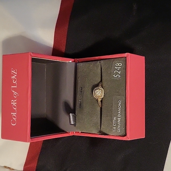 COPY - Real diamond ring ,  10k gold - Picture 2 of 9